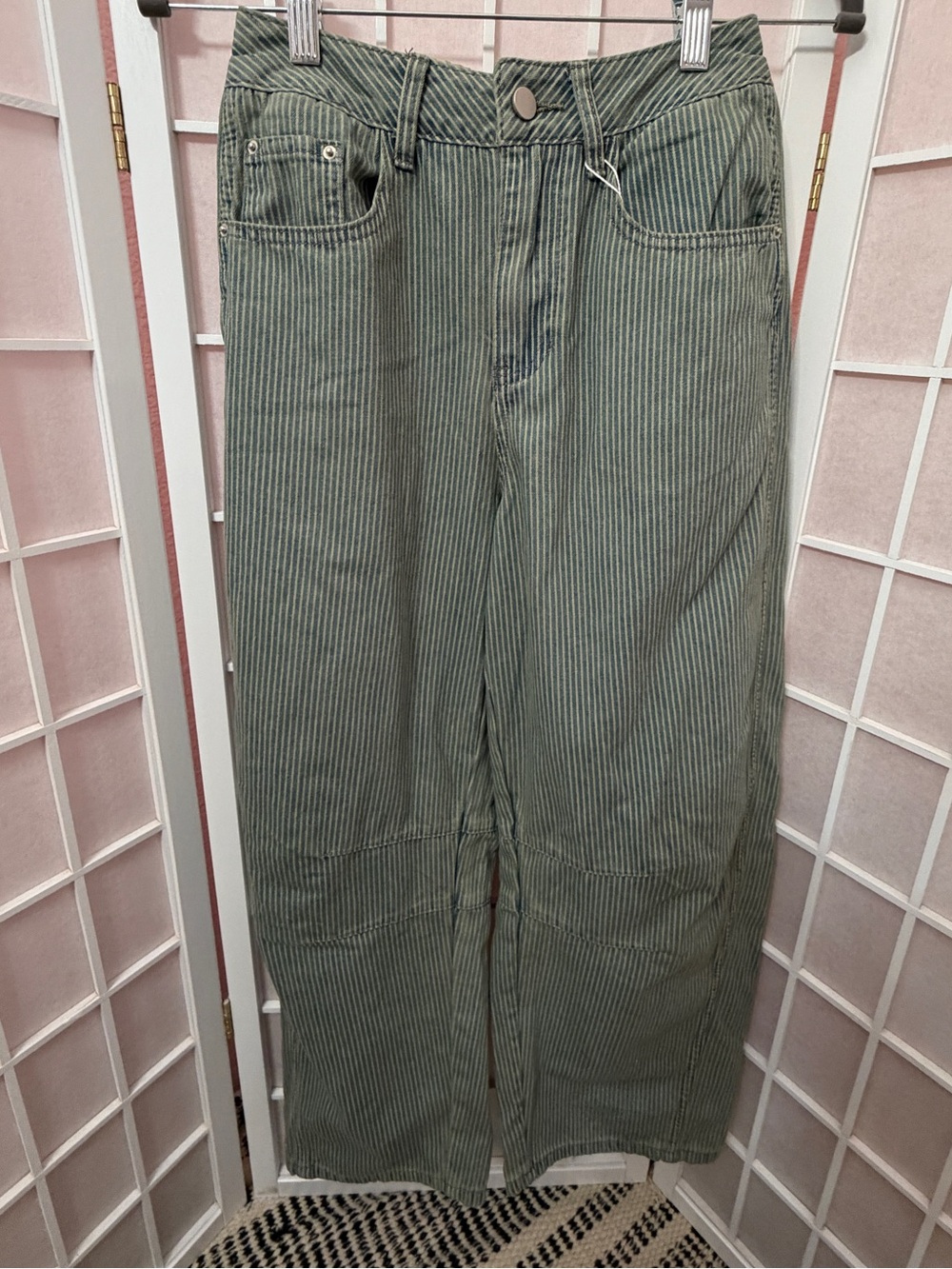 Dark Stripe Barrel Jeans
Size XS
NWT - Picture 5 of 9